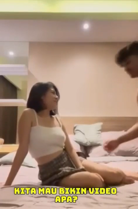 Thumbnail Kok kamu buka baju kitak mau bikin video apa